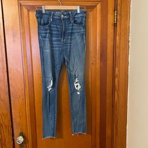 Hi-Rise Ripped Jegging